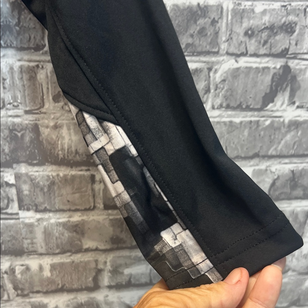 Boy's Under Armour quarter zip Pullover shirt - Picture 5 of 10